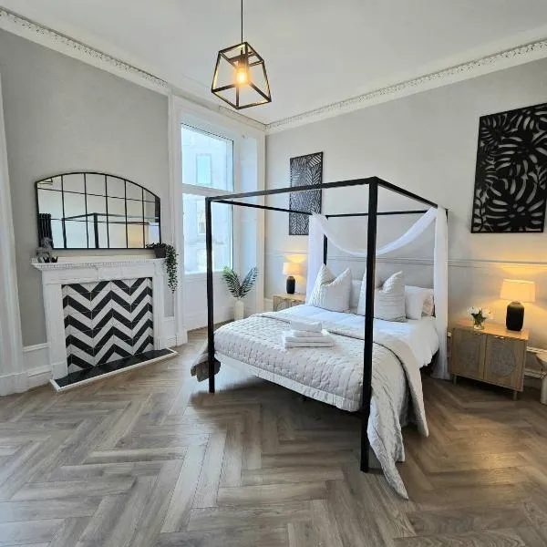 Luxury central apartment w/ 3 beds + 24hr check-in, hotel di Aberdeen