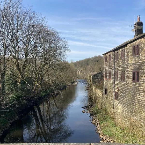 Hebden Bridge Riverside Cottage, hotel in Hebden Bridge