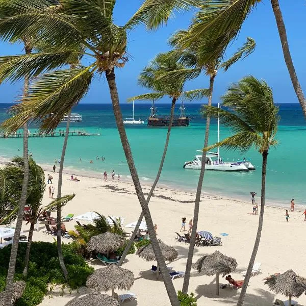 AVENTURA STUDIOS and SUITES - LOS CORALES BEACH - good location with many restaurants, hotel v destinaci Punta Cana