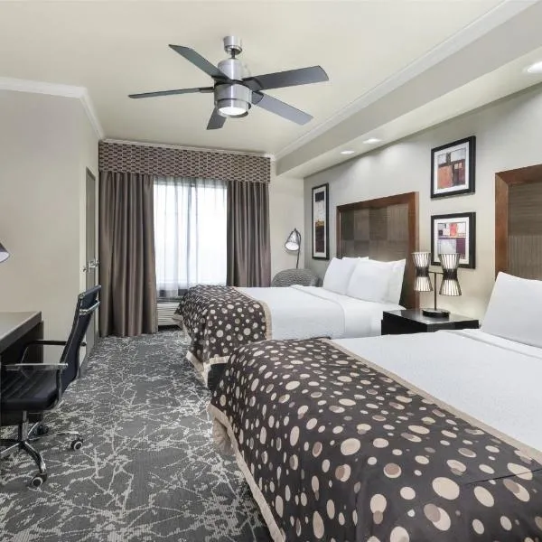 Best Western Premier Crown Chase Inn & Suites, hotel in Denton
