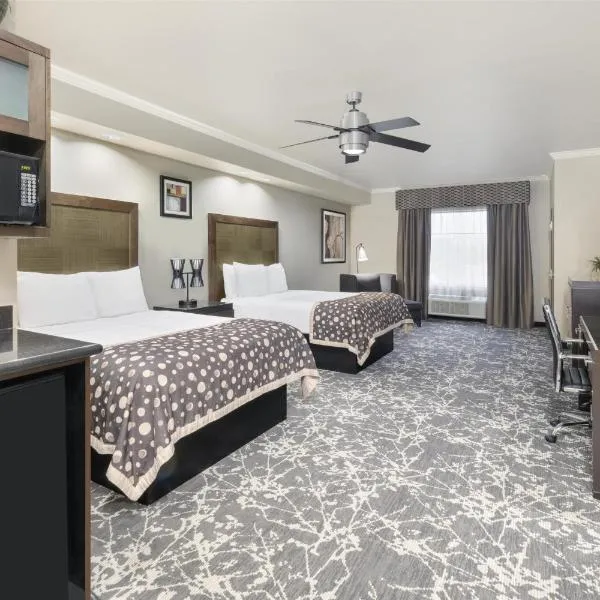 Best Western Premier Crown Chase Inn & Suites, khách sạn ở Denton