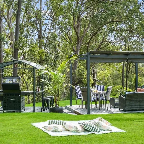 Stylish, Scenic Rural Retreat, khách sạn ở Upper Caboolture