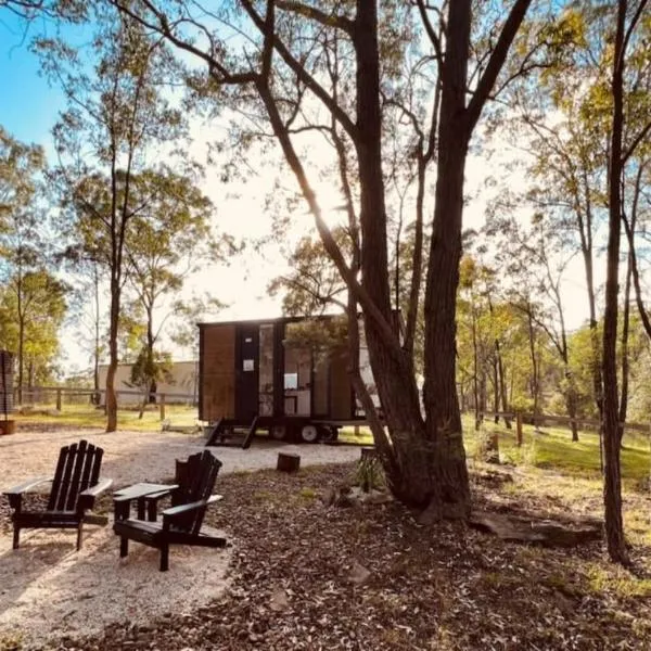 Kawal Tiny House by Tiny Away, hótel í Wollombi