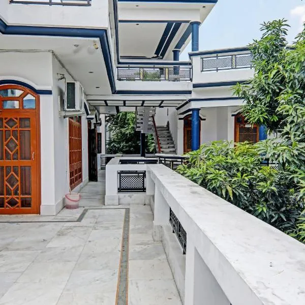 81603 Hotel Shiva Grand, hotel v destinaci Chinhat