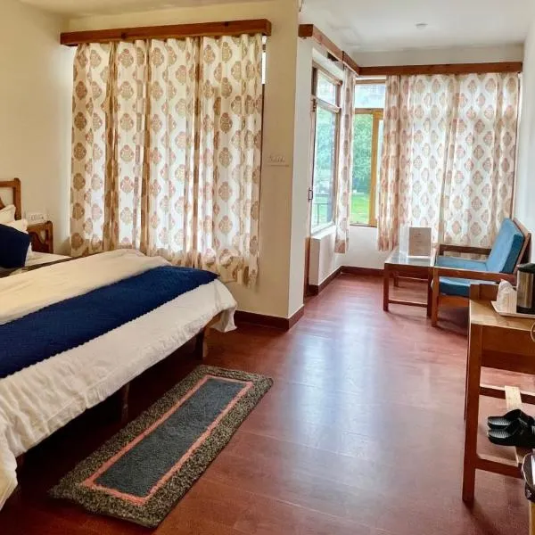 마날리에 위치한 호텔 Tourist Hotel 10 minutes walking distance from the mall