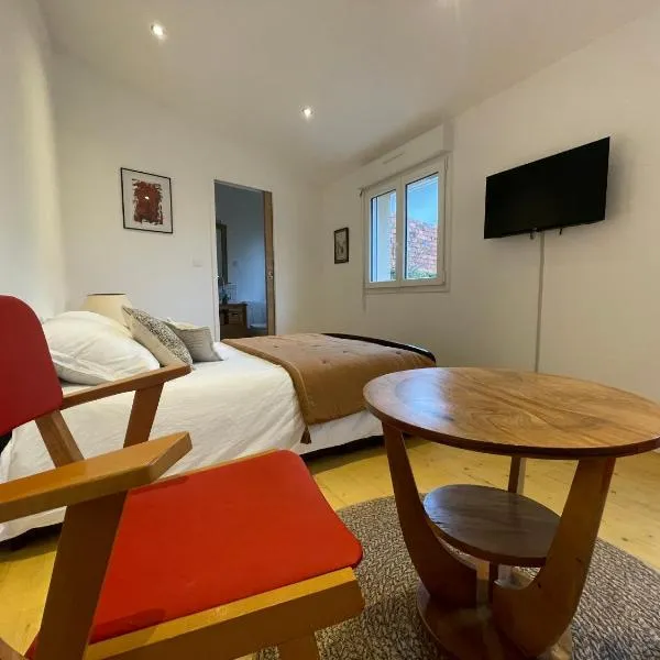 Chambre cosy dans le Centre de Blaye - clim - air con, hotel v destinaci Blaye
