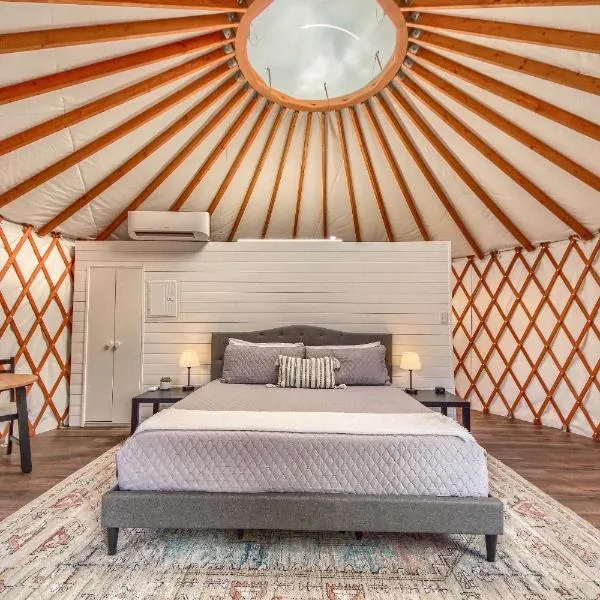 OT 3515L Texas Yurt Haus Longhorn, hotel in New Braunfels