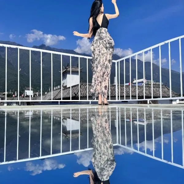 SIXI CANGSHAN MOUNTAINS GOLDEN SUNRISE MIRROR OF THE SKY SOUND SLEEP CLUB DALI ANCIENT CITy、大理市のホテル