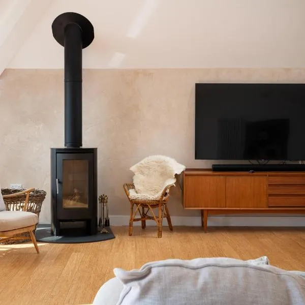 Stunning new 4 bed Penzance town Loft with parking, Hotel in Penzance