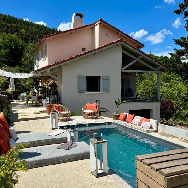 Les terrasses du Pilat, hotel em La Valla-en Gier