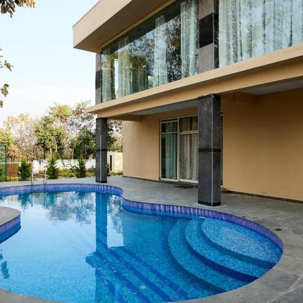 Villa Exotica by StayJade5bhkPoolACProjector, hotel v destinaci Denkanikota