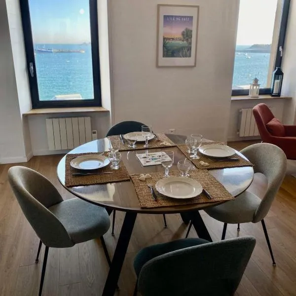 L'Amiral - vue mer sur le port, hotell i Roscoff