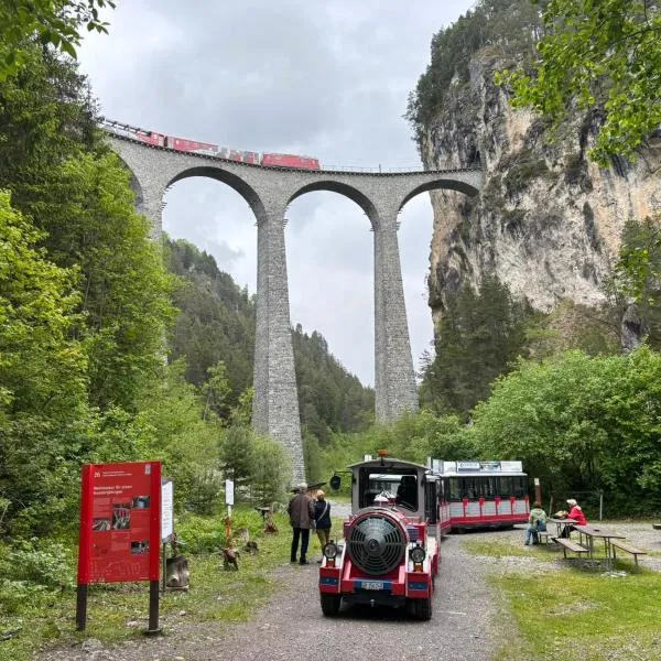Haus Albula 2, hotel v destinaci Alvaneu