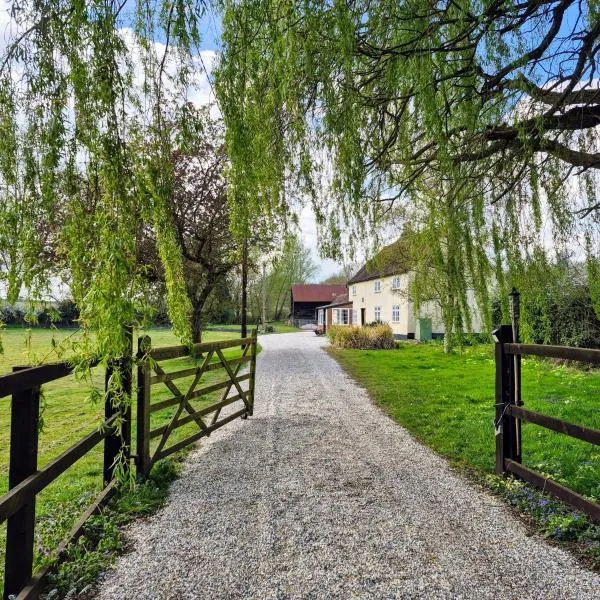 Secluded 16th Century Farmhouse with private grounds, Hotel in Hatfield Peverel
