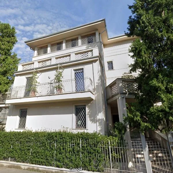 Casa Bianca Vicino Humanitas e Forum di Assago, hotel in Rozzano