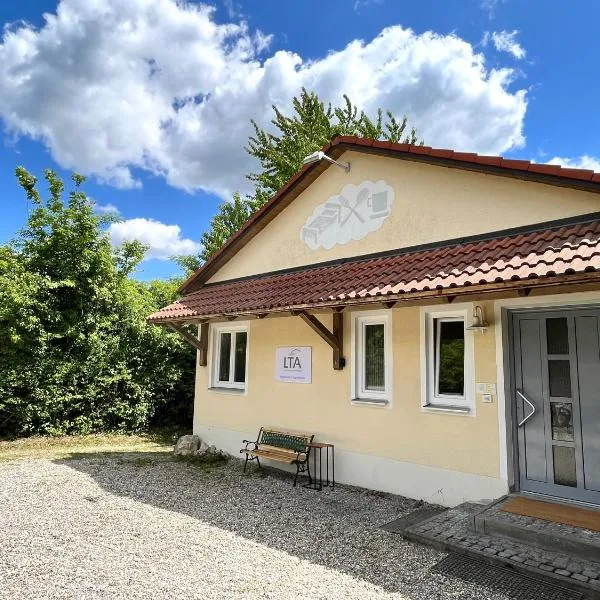 LTA Apartment Ingolstadt Irgertsheim-5 Schlafzimmer-Einzelbetten-WLAN-Waschmaschine, hotel in Ingolstadt