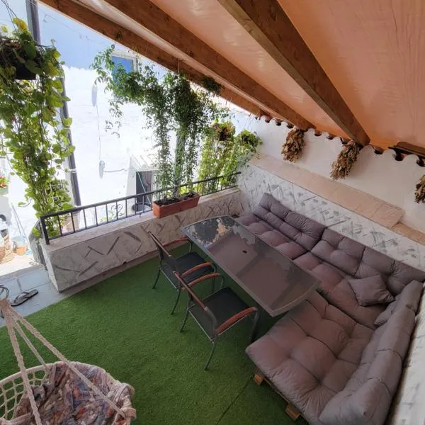 House with sauna and fireplace, hotel v destinaci Ardales