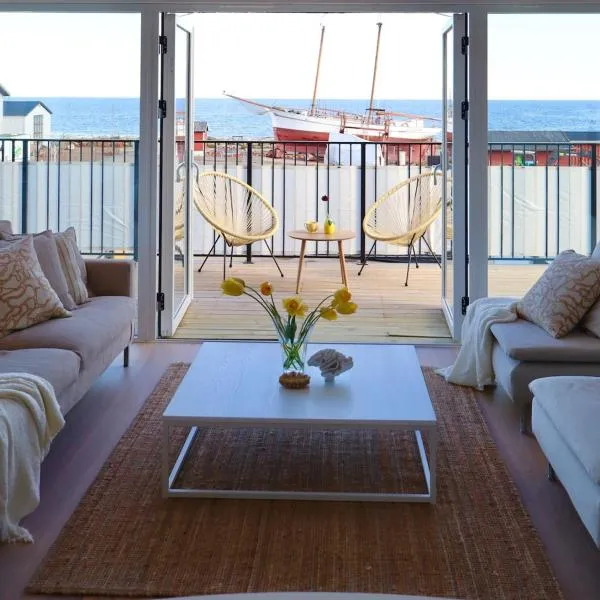 Penthouse over the harbour, hotel v destinaci Skillinge