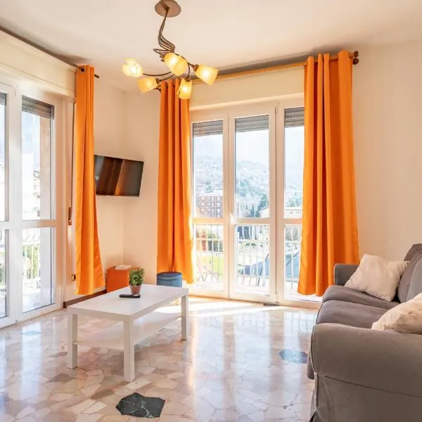 Spacious bright apartment with panoramic views, hotel em Lecco