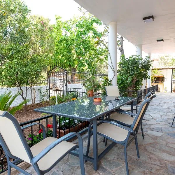 Pyramisa House Free Shuttle From And To Athens Airport, hotel in Spáta
