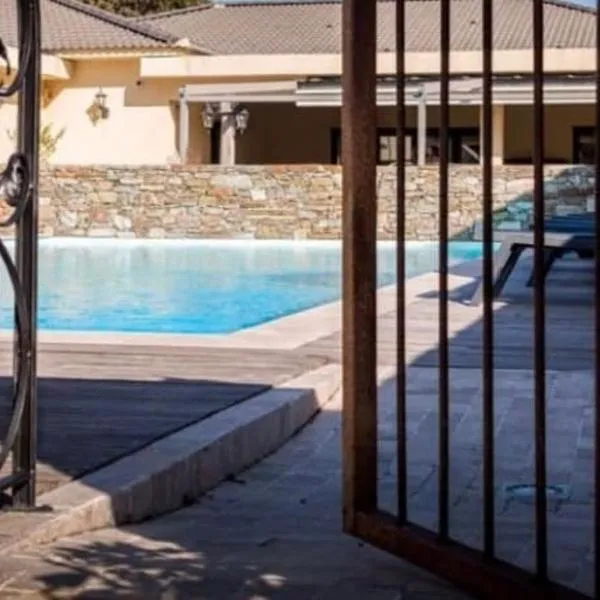 Grand Studio dans Residence avec piscine in Sisco, hotel din Sisco