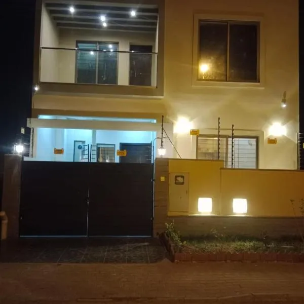 Malik House Bahria town Karachi, Ali block, hotel in Karachi