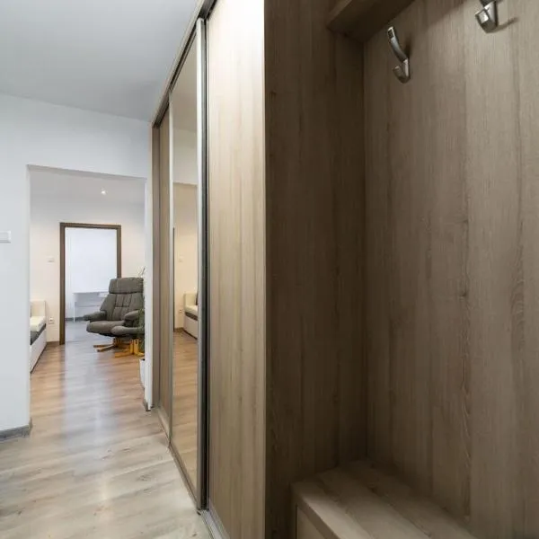 Spacious 1-bedroom Apartment, hotel in Martin