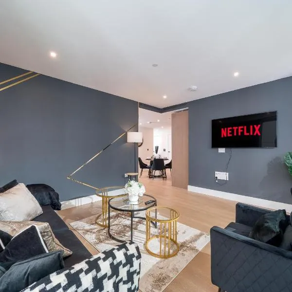 Battersea 2BR Flat - Gym, Balcony, Parking, Great Location - Long Stays Welcome, khách sạn ở London