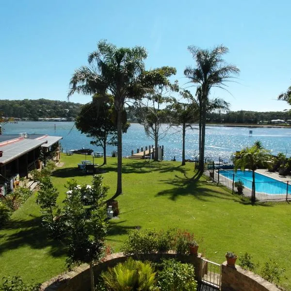 Lake Edge Apartments、Burrill Lakeのホテル