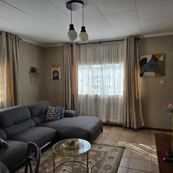 Serene 3 bedroom house in Olympia, Lusaka, hotel in Lusaka