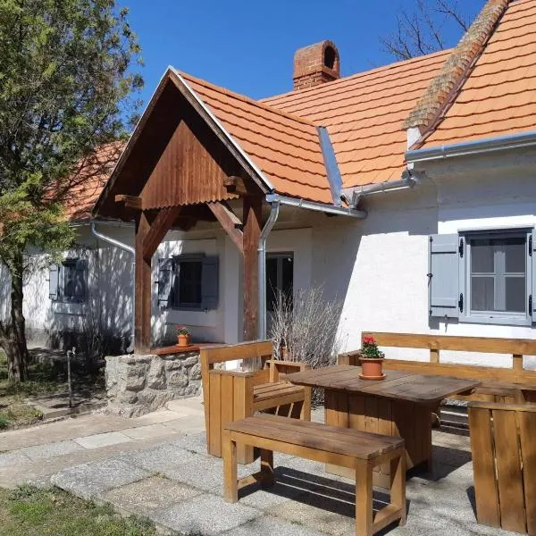 A la maison - épp mint otthon, hotel v destinaci Szentbékkálla