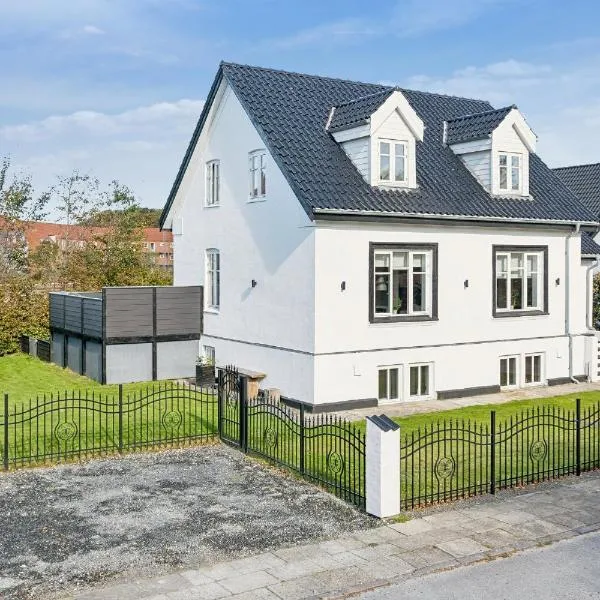 Lejlighed med egen indgang, hotel in Hjørring