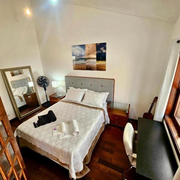 Quartos Aconchegantes em Casa Gigante no meio do Brooklin