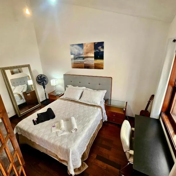 Quartos Aconchegantes em Casa Gigante no meio do Brooklin, hotel di São Paulo