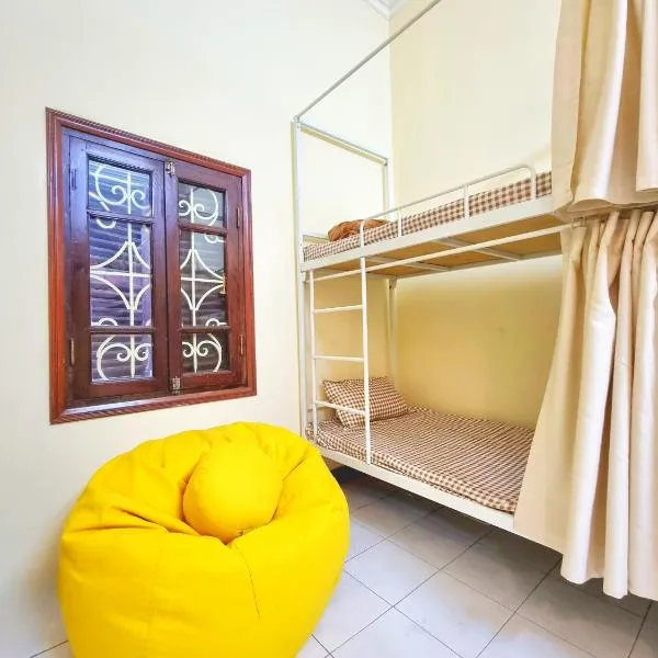 Hanoi Train Street - Private Dorm, hotel in Hanoi