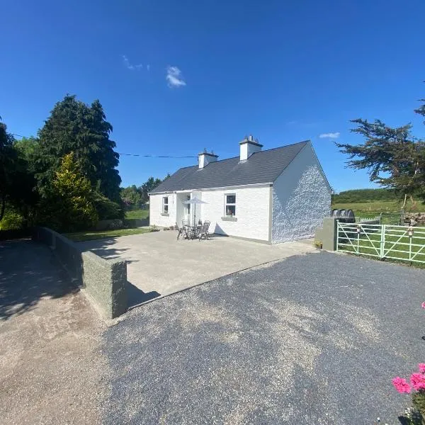 Beautiful Country Cottage, hotel a Gort