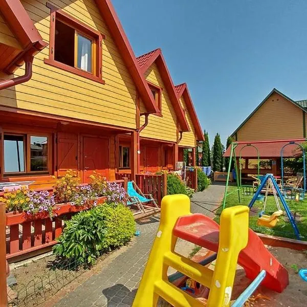 Wczasowa8 Domki, hotel v destinaci Sarbinowo