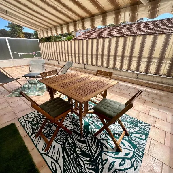 Charmant 2 pièces, terrasse 30m2, hotel in Antibes