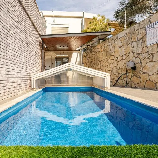 Villa for families with a private pool in Daliyat El Carmel, hotel v destinaci Dāliyat el Karmil