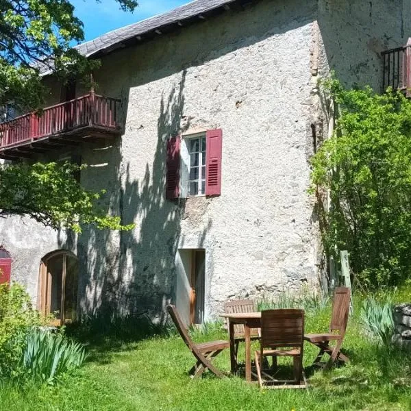 Maison Authentique en Ubaye – hotel w mieście Jausiers