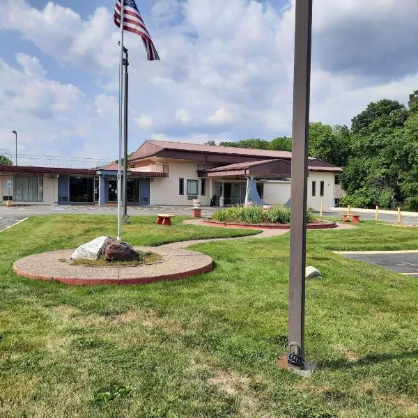 Americas Best Value Inn Moline, hotel v destinaci Moline
