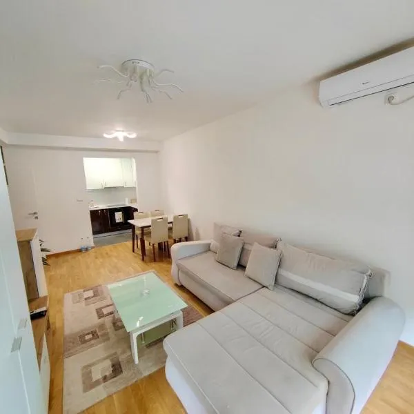 Safari Apartment, hotel in Petrovaradin