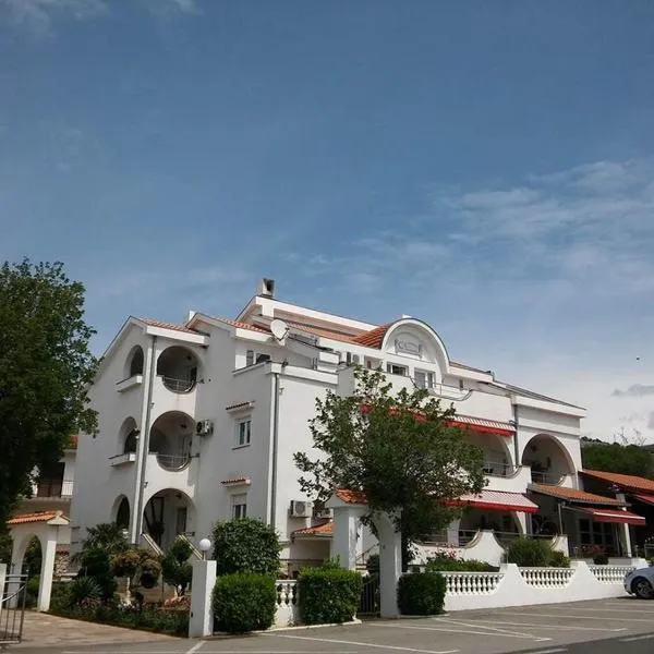 Guest house Garfild 2, hotel v destinaci Novi Vinodolski