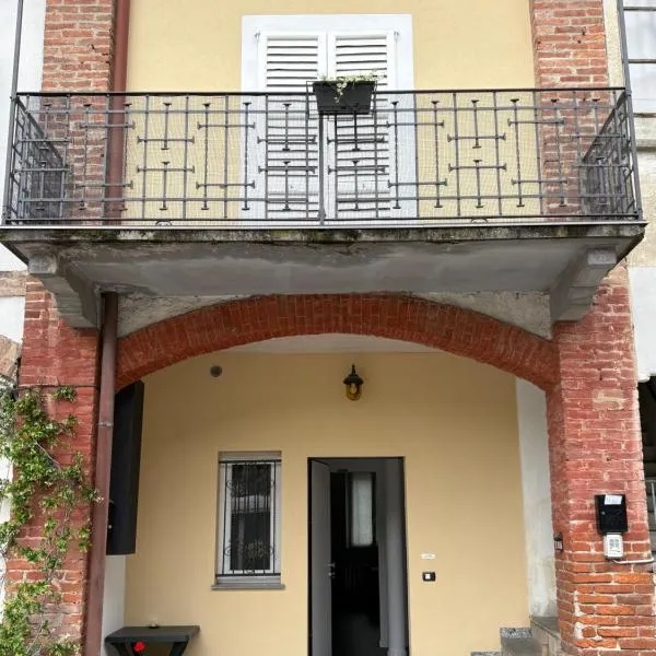 Appartamento LA CORTE, hotel v destinaci Vertemate