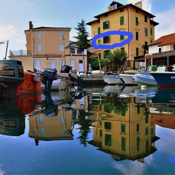 Apartment Mandrać with sea view and free parking, hotell i Opatija