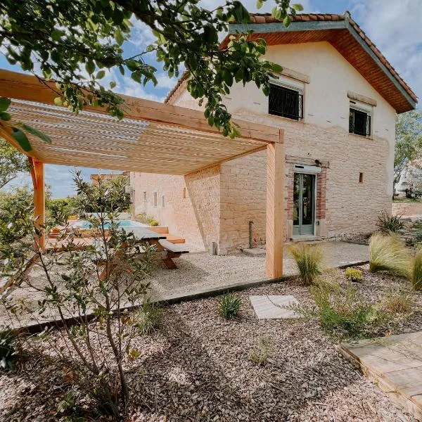 La Maison Des Pierres Blondes โรงแรมในOrban