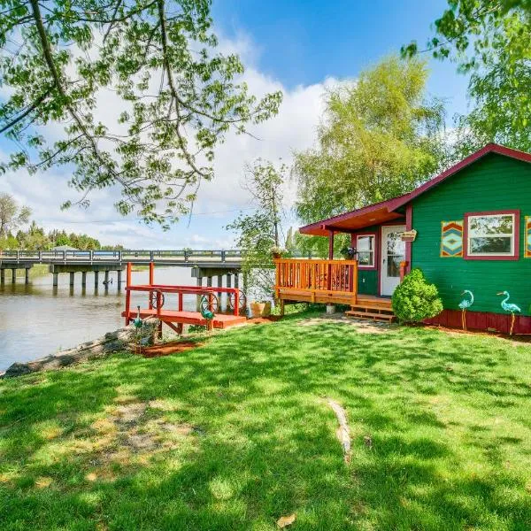 Fish and Hike Peaceful Cabin on Williamson River, hotel in Chiloquin