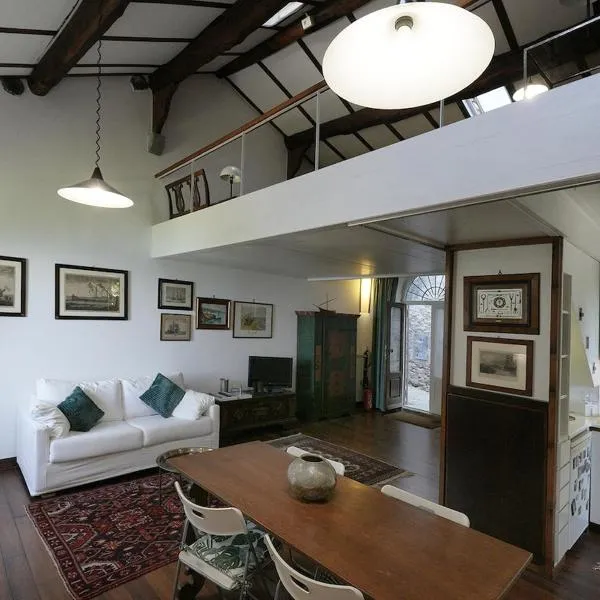 Unique - Monti district - lake view, hotel v destinaci Bracciano