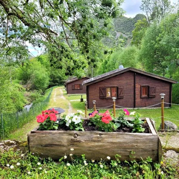 LES CHALETS de MONTORGUEIL, hotel v destinaci Saurat