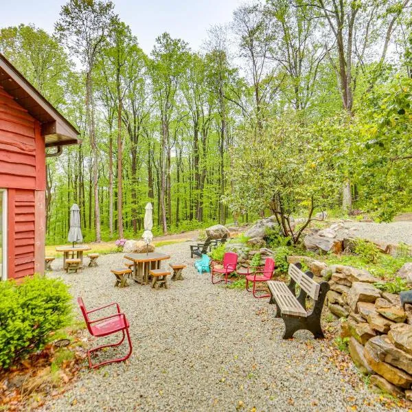 10 Mi to Mtn Resort Normalville Cabin with Balcony!، فندق في Champion